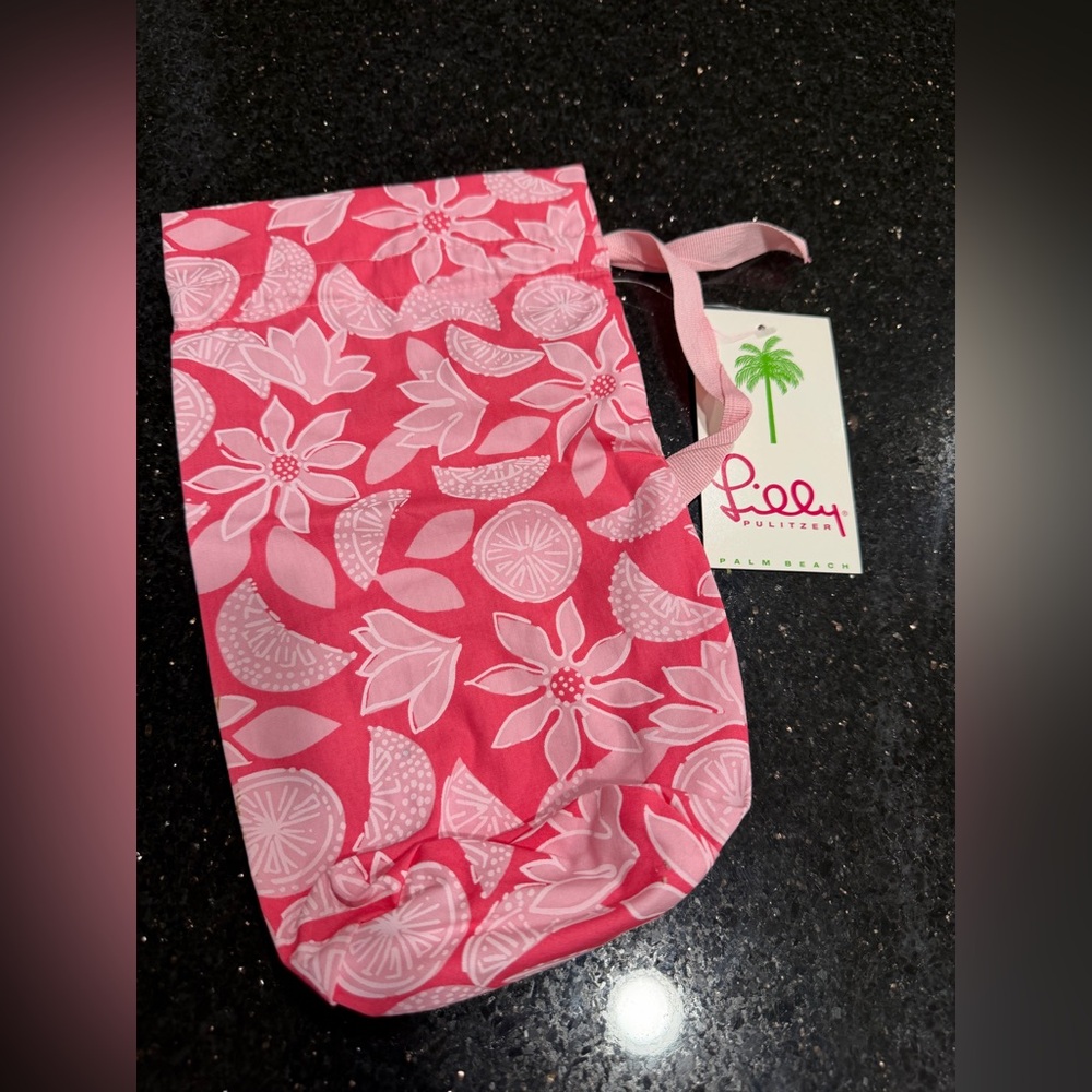 Lilly Pulitzer Pinkish Color Pattern Wine Bottle Cover NWT